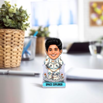 Astronaut Bobblehead Figurine Solar Powered with Moving Head Feature for Car Dashboard Decor Gift for Astronaut Fans & Car Lover